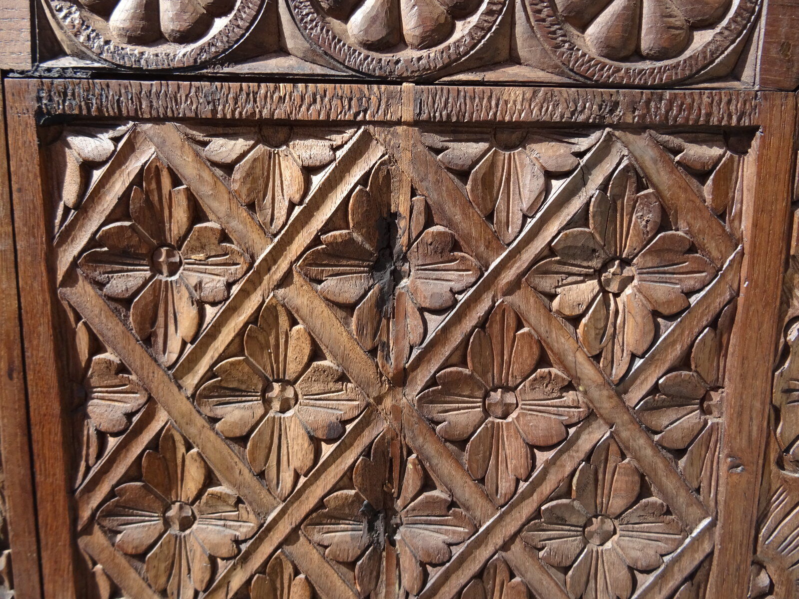 Carved floral pattern door