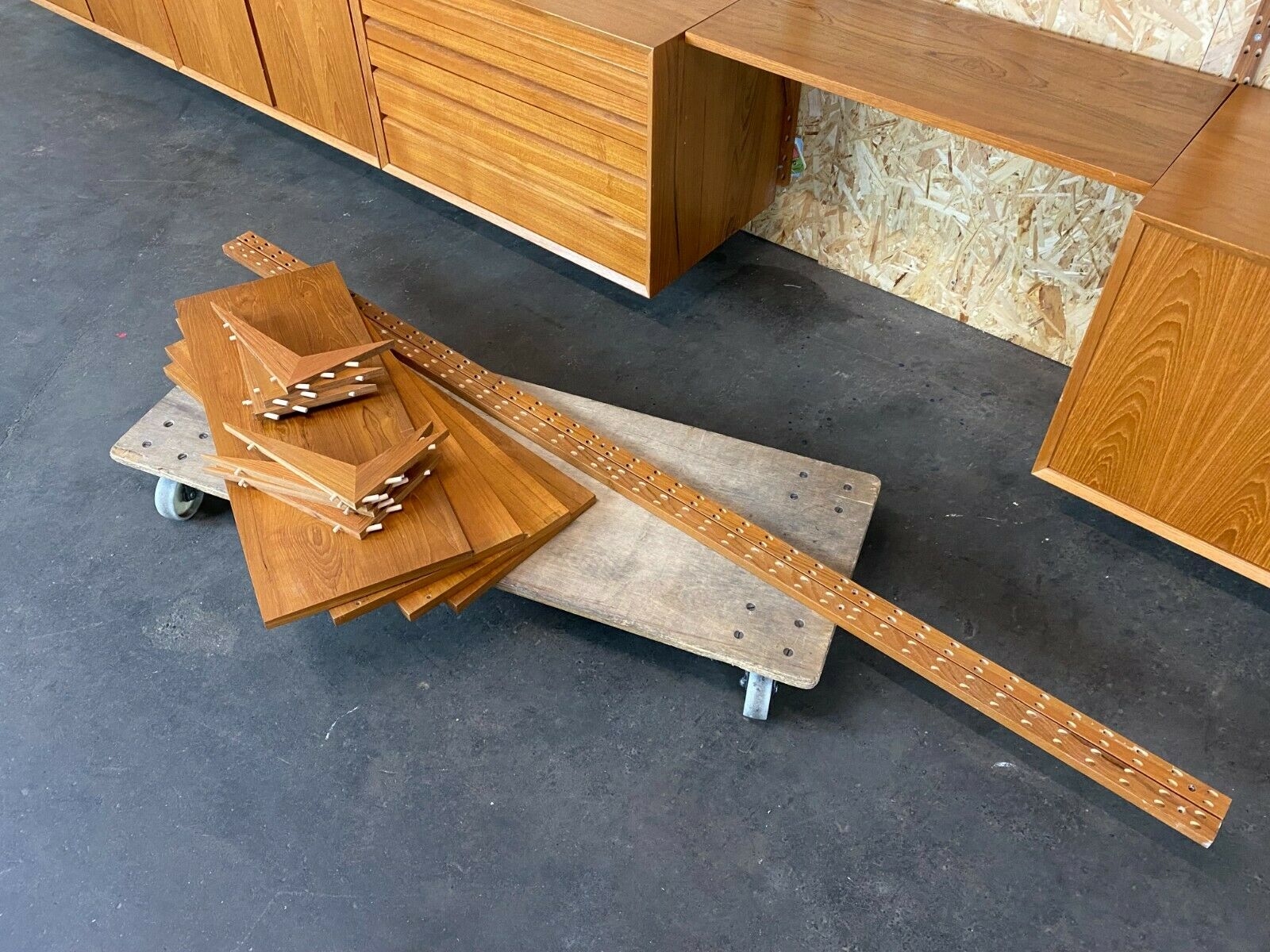 Teak wall shelf by Cado Poul Cadovius 60/70