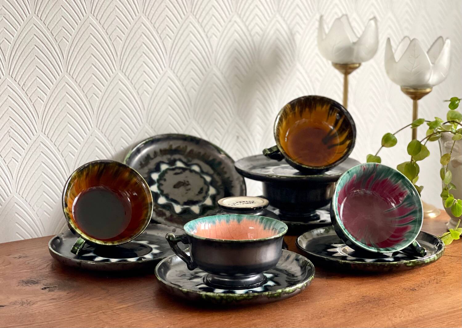 6 tasses en faïence de Quimper.