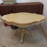 Violin style pedestal table