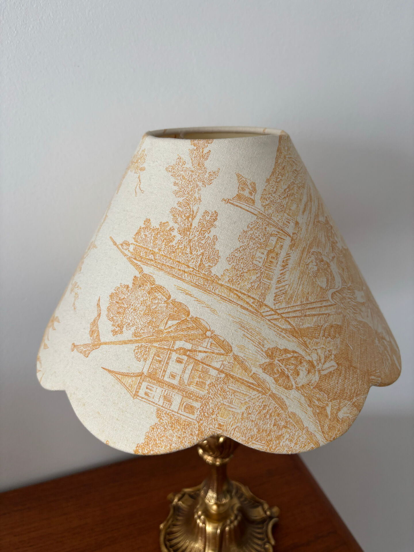 Antique brass lamp - bronze lampshade with toile de Jouy – Vintage lamp