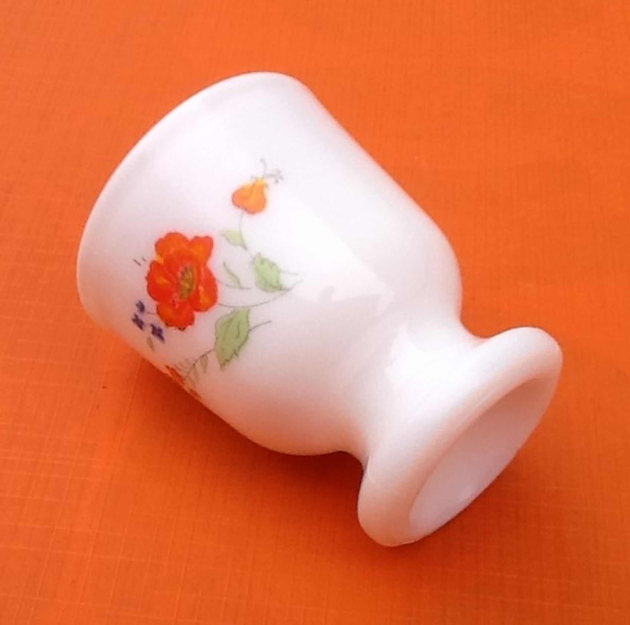 Year 70 coquetier verre arcopal france floral décor
