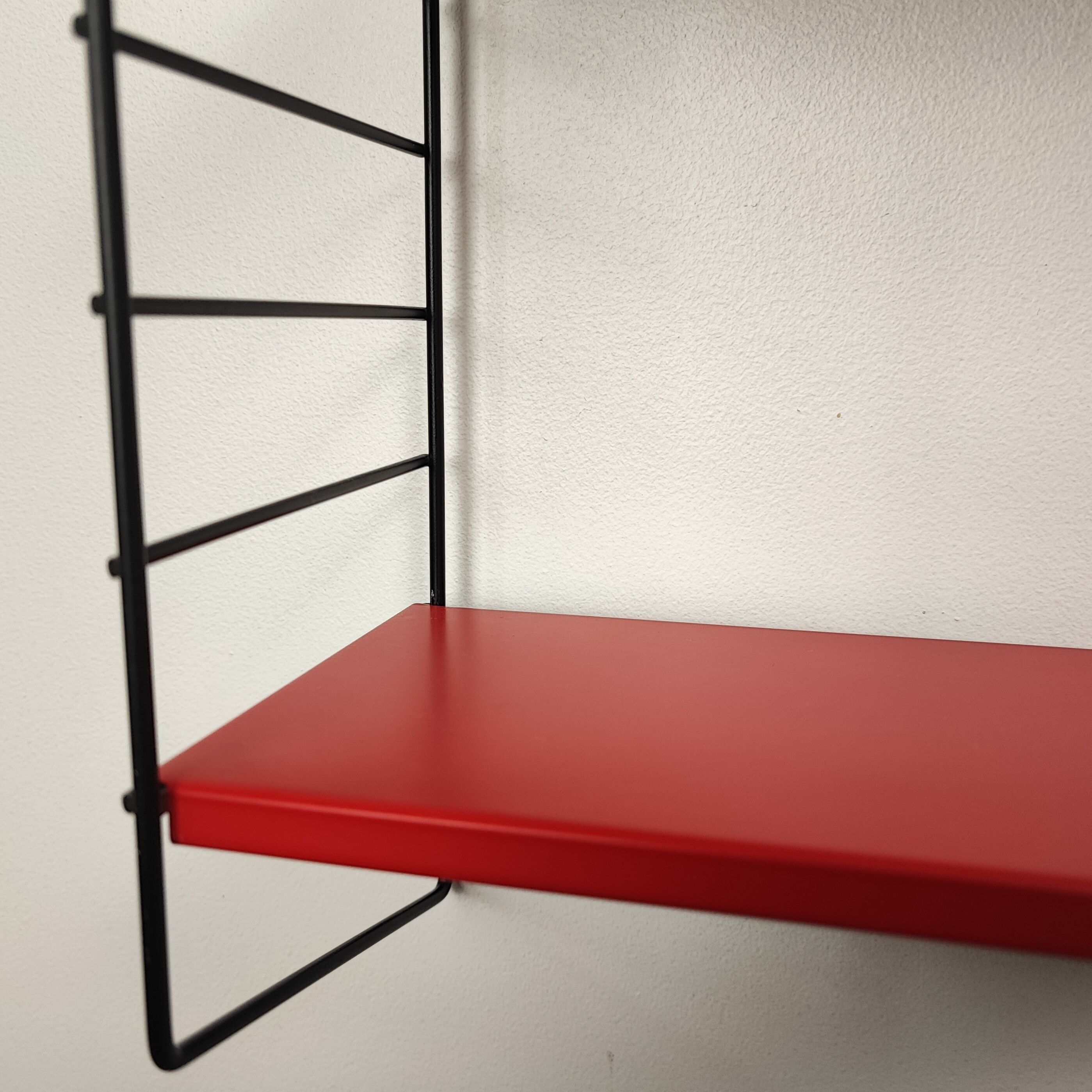 Shelf Tomado string