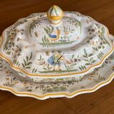 Tureen in Moustiers Sainte Marie