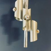Lampe design en métal avec quatre ampoules argentées
