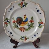 Decorative plate in earthenware with rooster design. Late 19th century.
