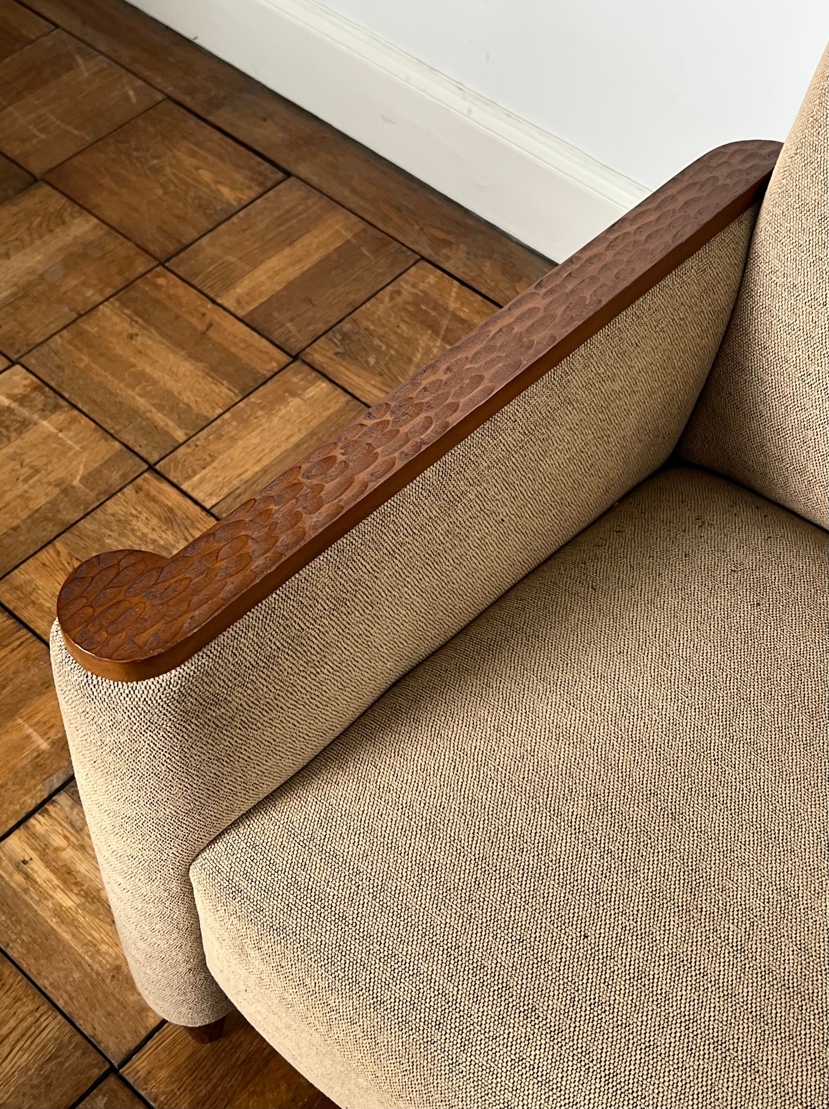 Pair of armchairs in carved wood and vintage fabric