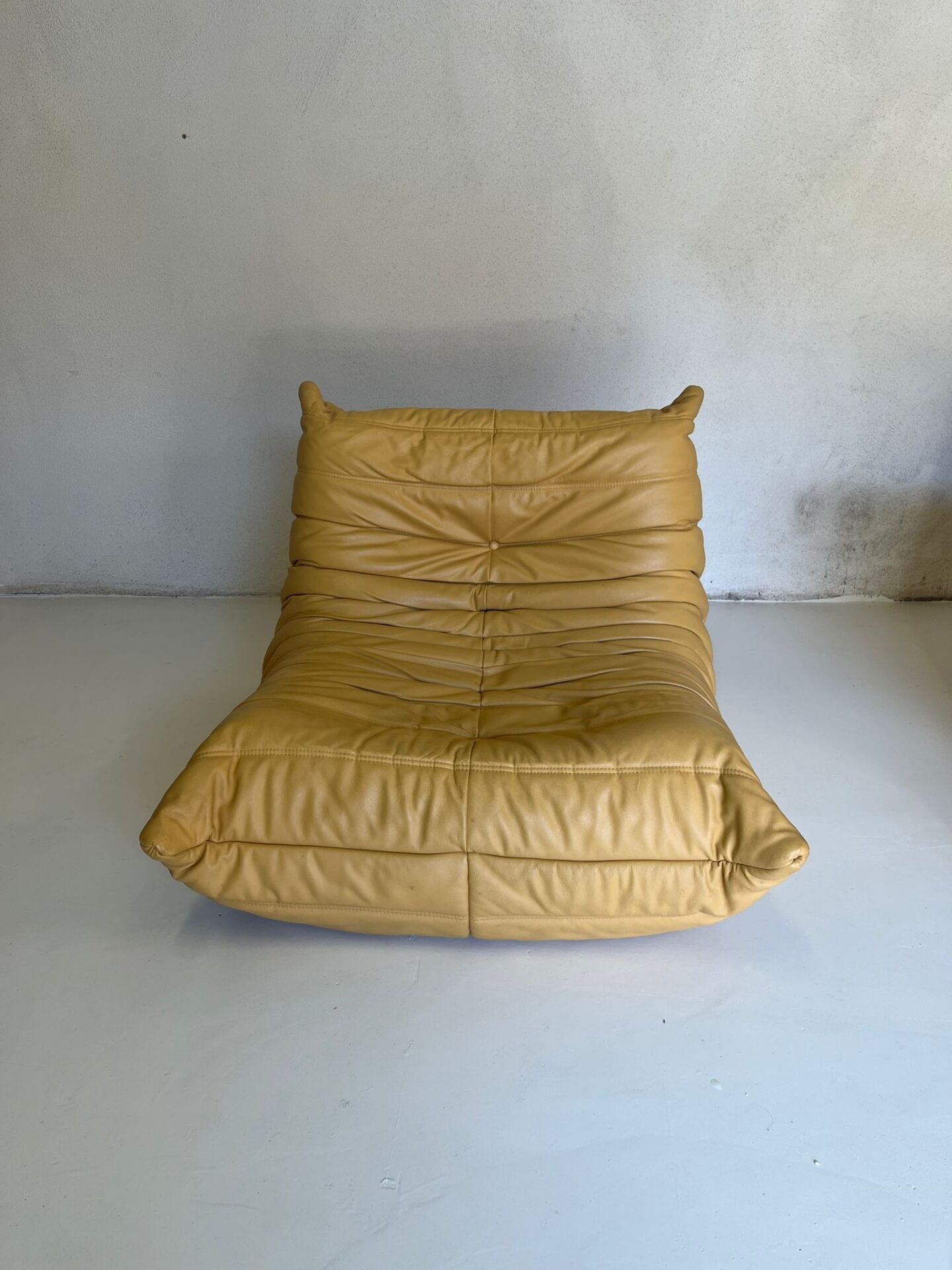 Ligne Roset Togo vintage honey yellow leather – 3-seater + 2 armchairs