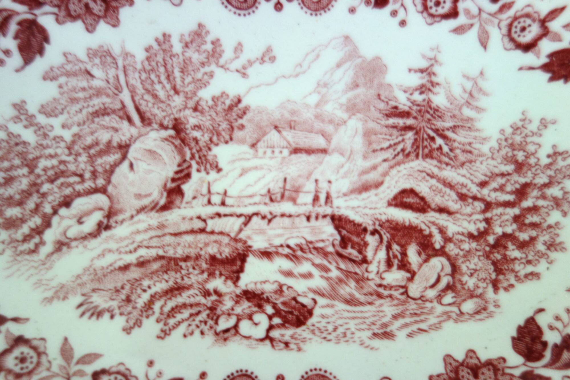 3 plates Villeroy & Boch model Burgenland red