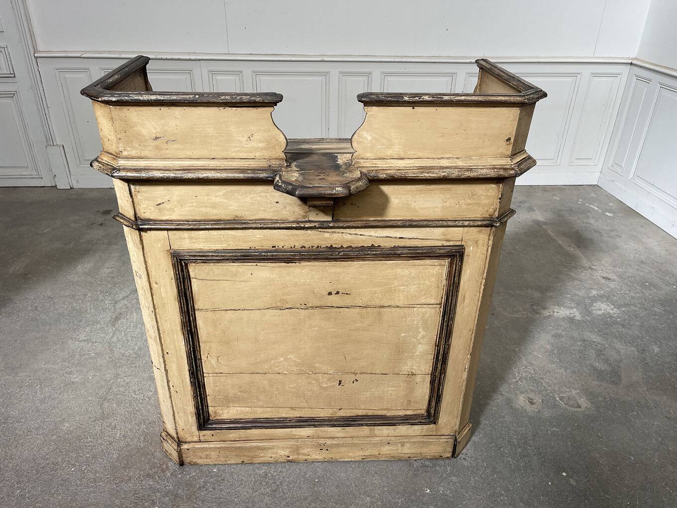 Comptoir 1930 de boutique, patine beige