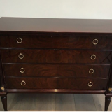Neoclassical chest of drawers in mahogany and brass