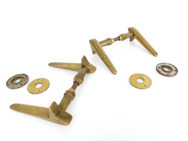 2 paires de poignées de porte modernistes en laiton massif 1950–1960