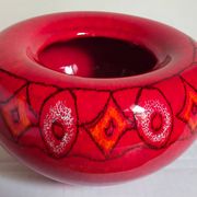 Vase tripode céramique à l'émail rouge vif vintage