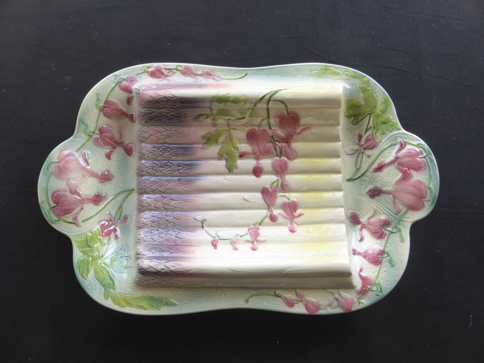 Old asparagus dish in slurry Saint Clément Art Nouveau