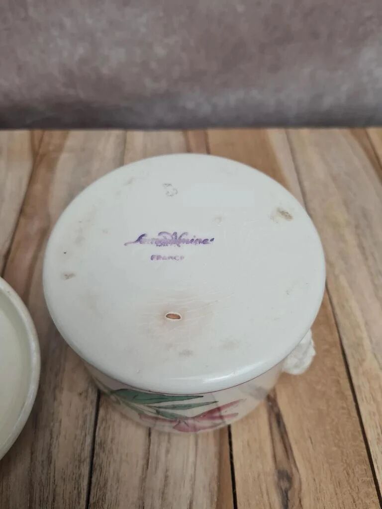 Small covered pot Sarreguemines with an old floral design – vintage charm