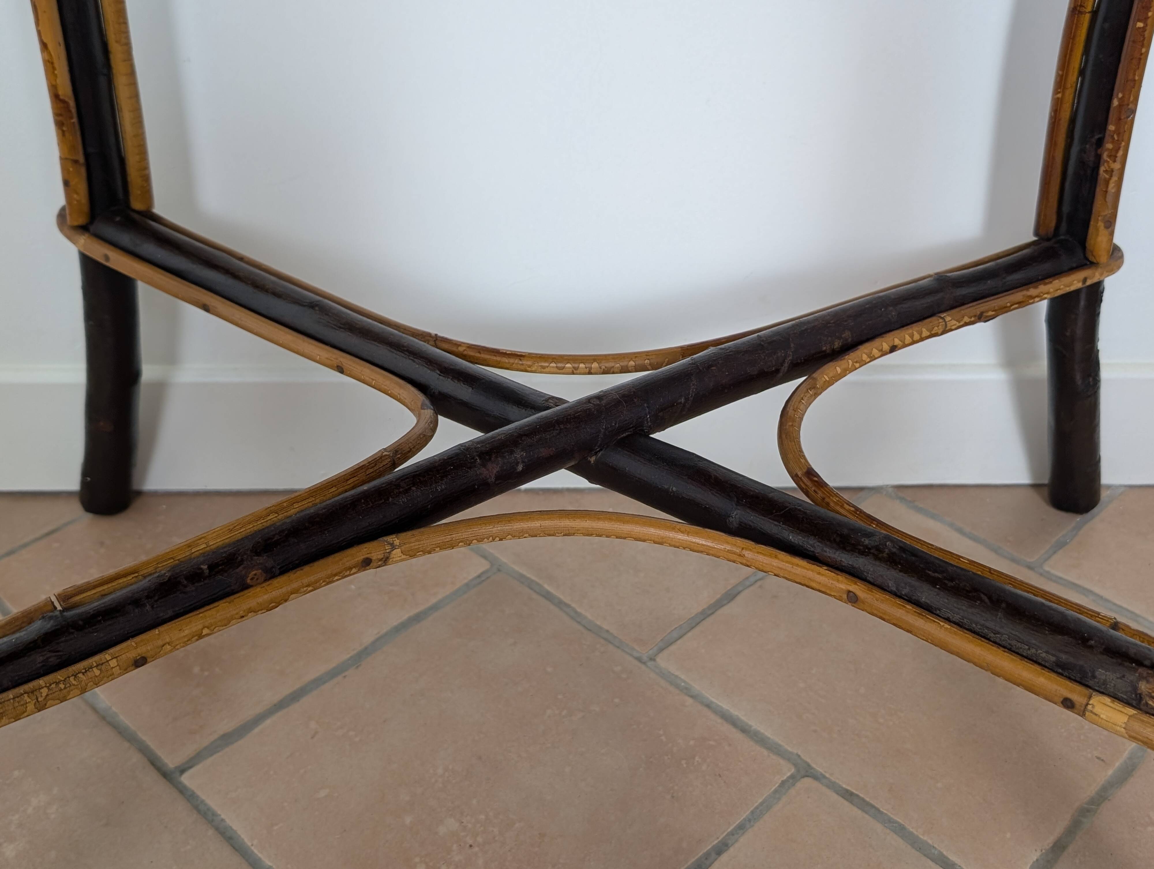 Table en bois et rotin 1920
