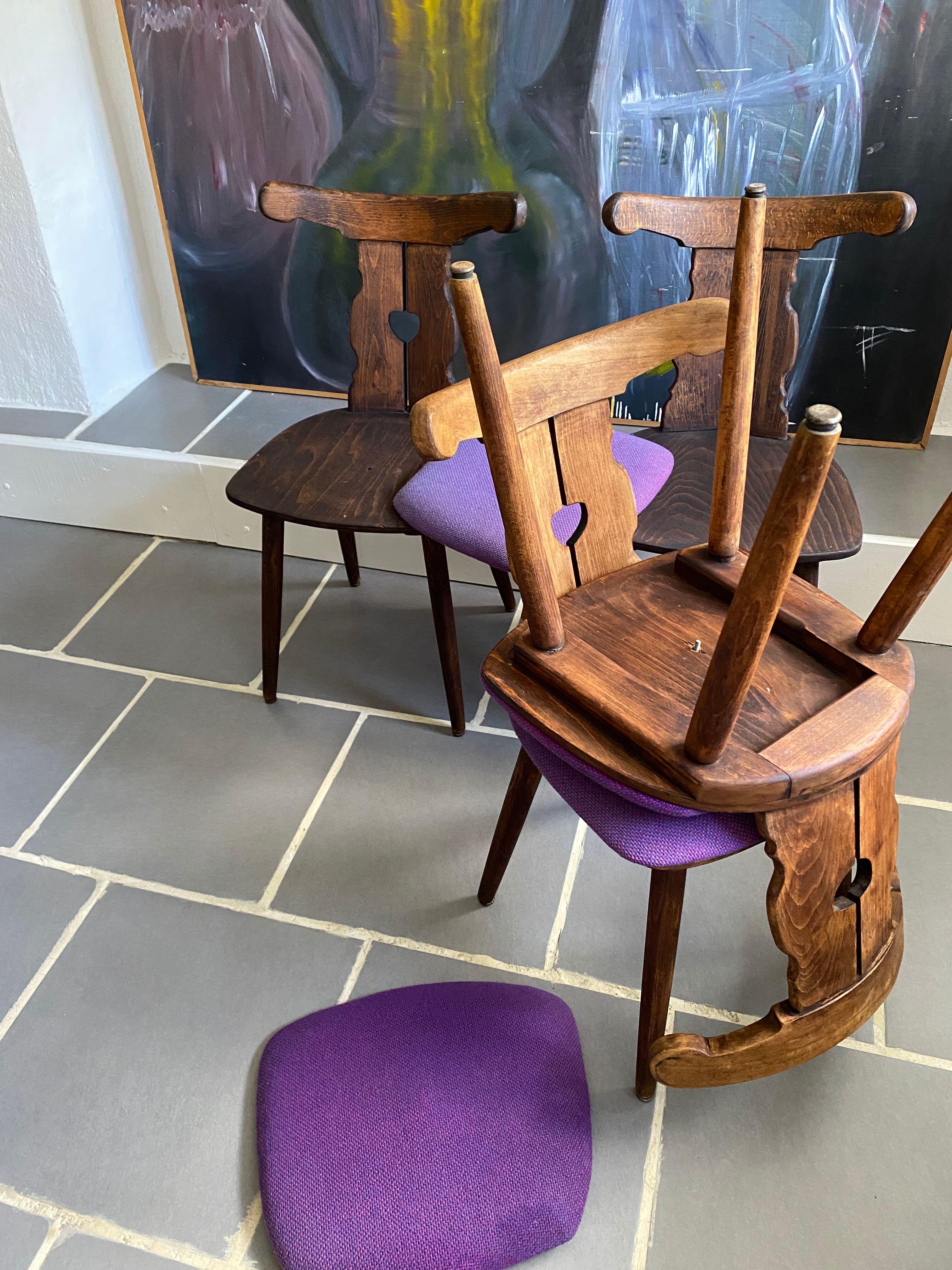 4 vintage mountain chairs