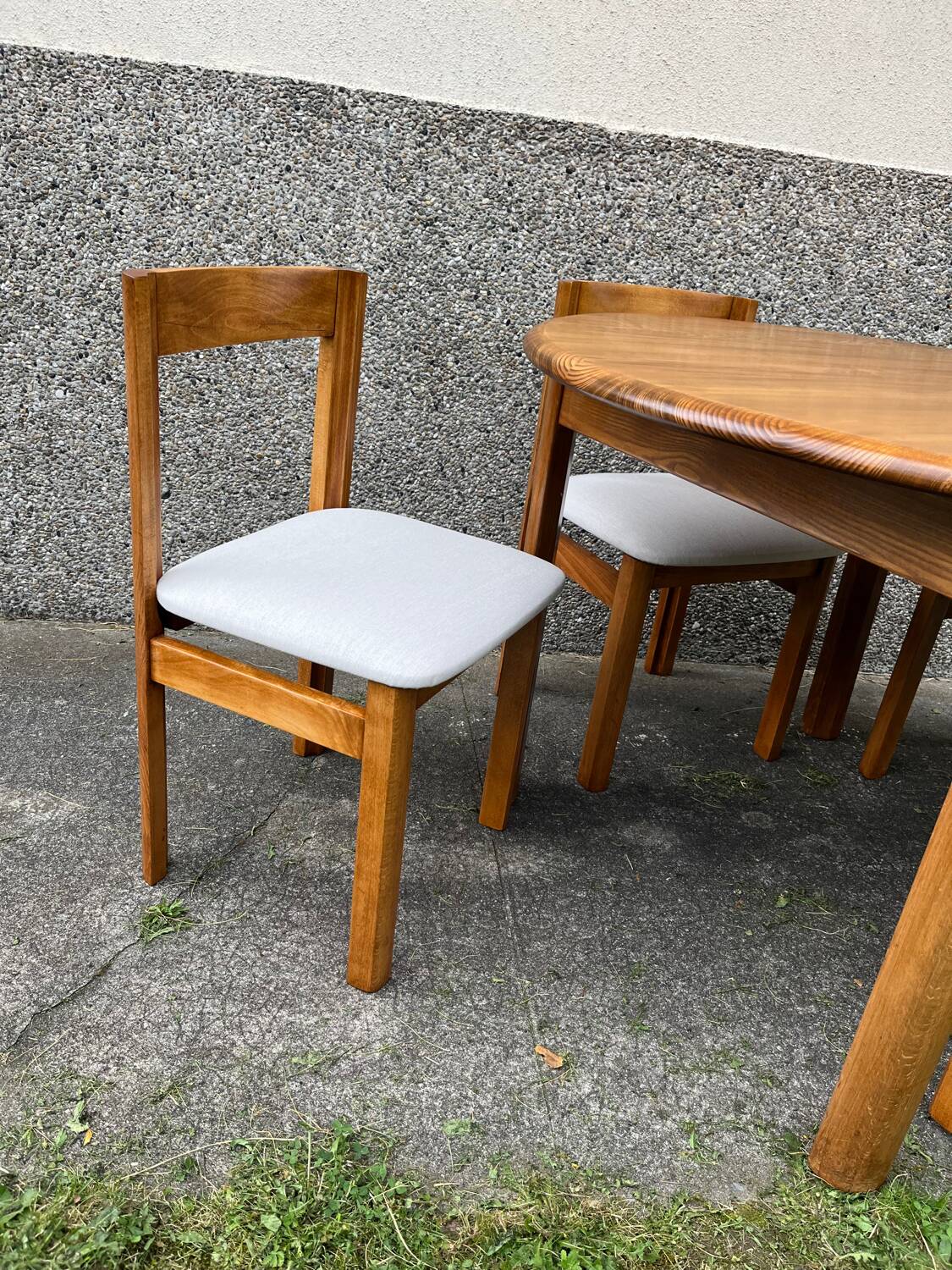 Table and 4 chairs set