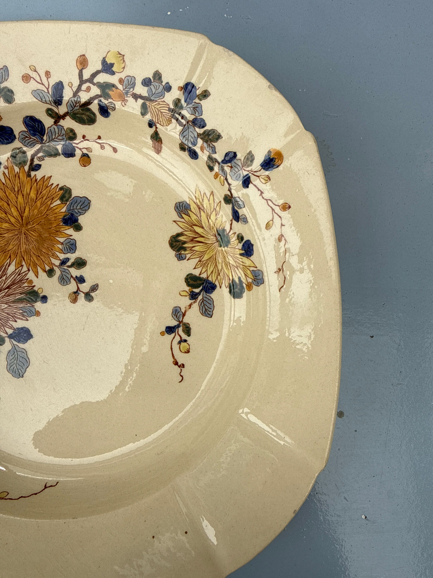Antique Gien plate, ironstone, Japonese-style decoration.