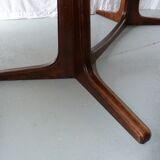Baumann oval table