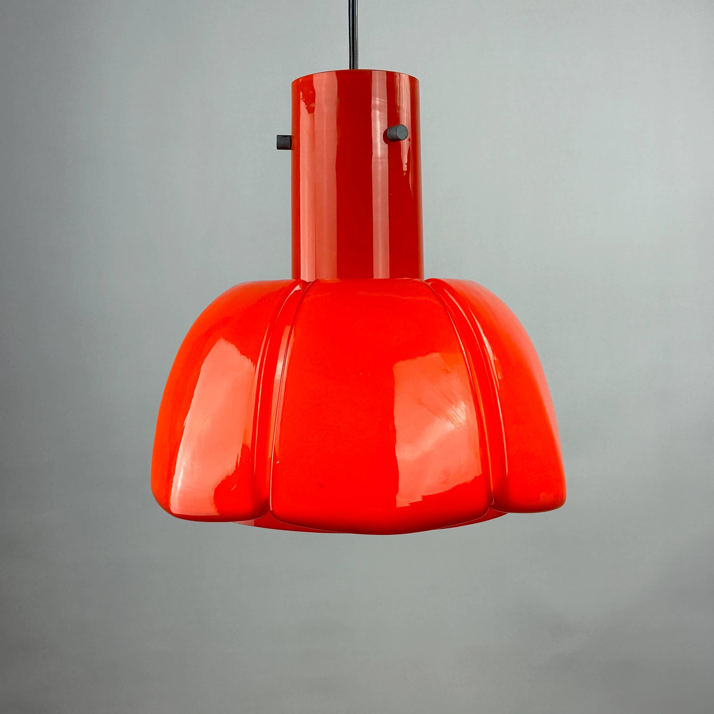 Red glass flower-shaped pendant by Glashütte Limburg.