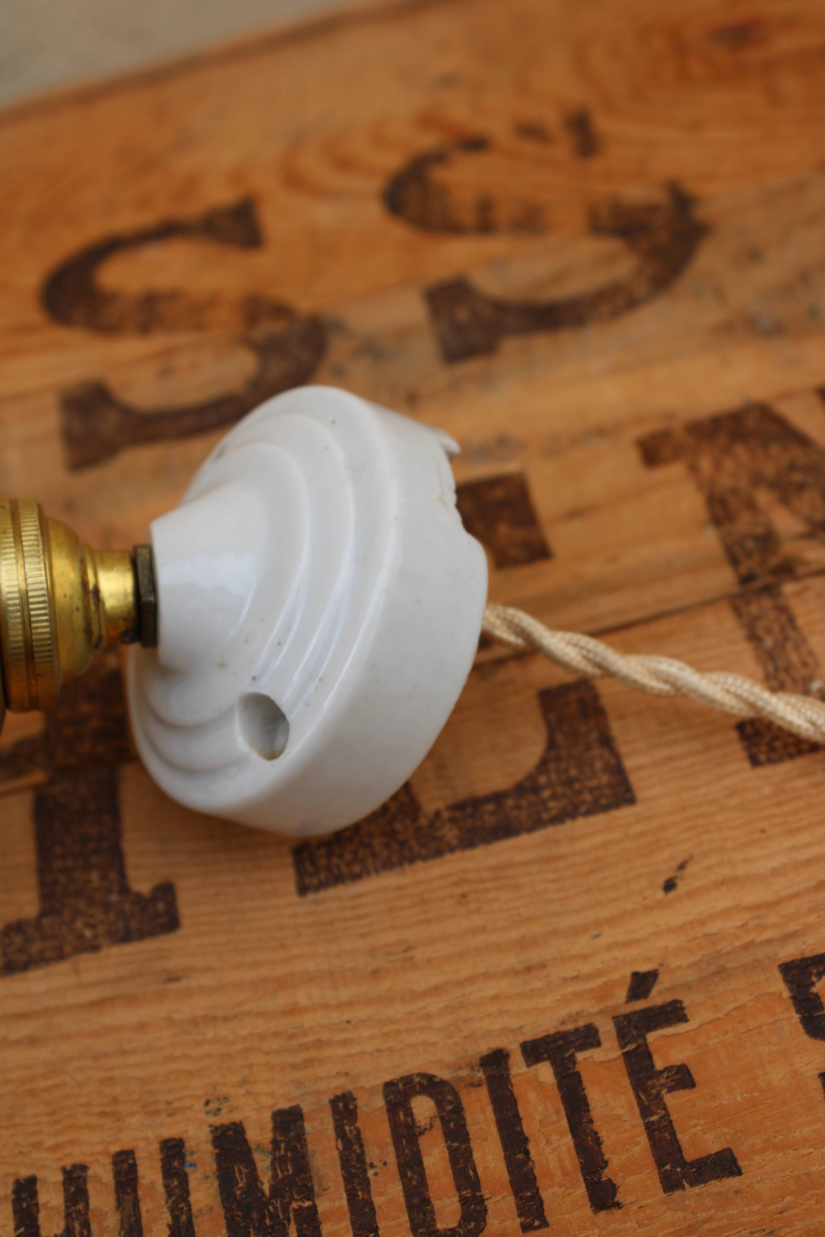 Wall light tulip and porcelain