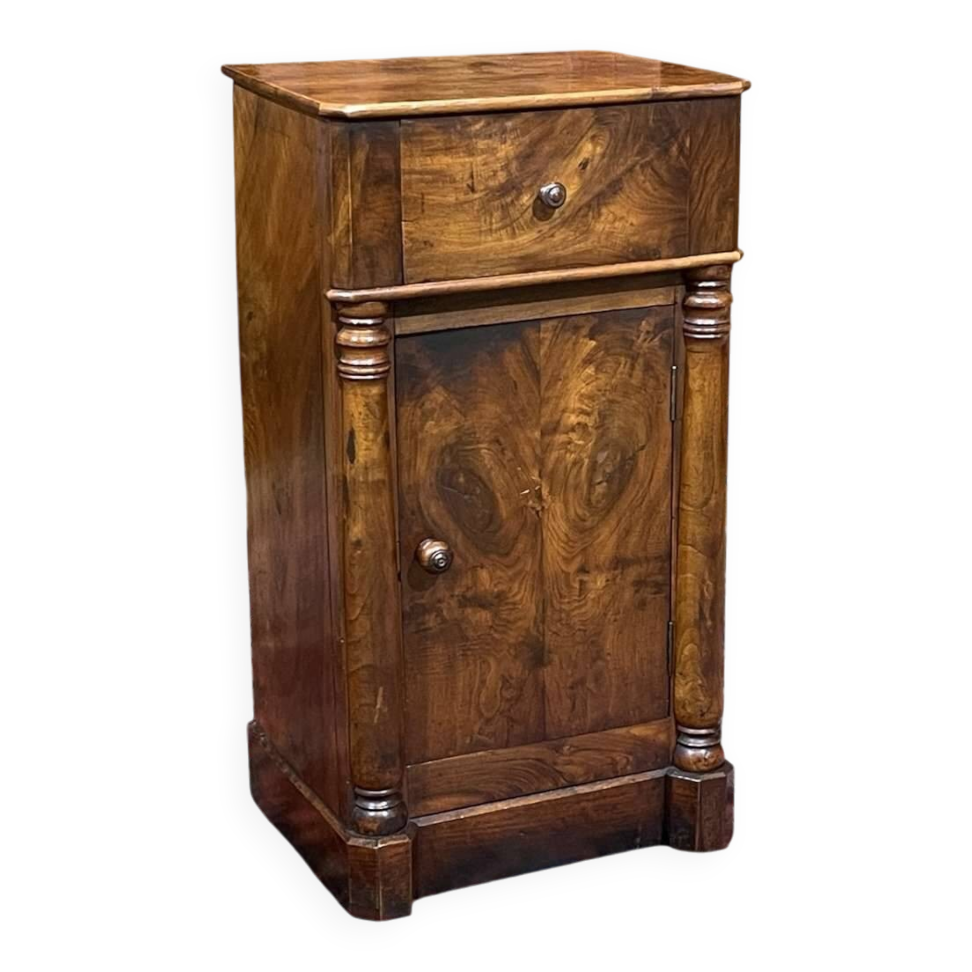 Chevet 19ème en noyer