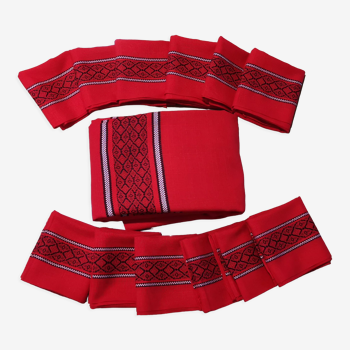 Ancienne nappe rectangulaire rouge Basque et 12 serviettes assorties Dralon