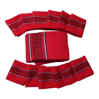 Ancienne nappe rectangulaire rouge Basque et 12 serviettes assorties Dralon