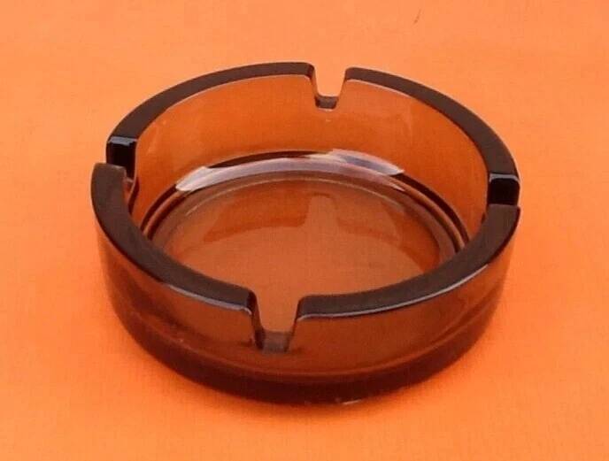 Années 1970  Cendrier verre fumé France