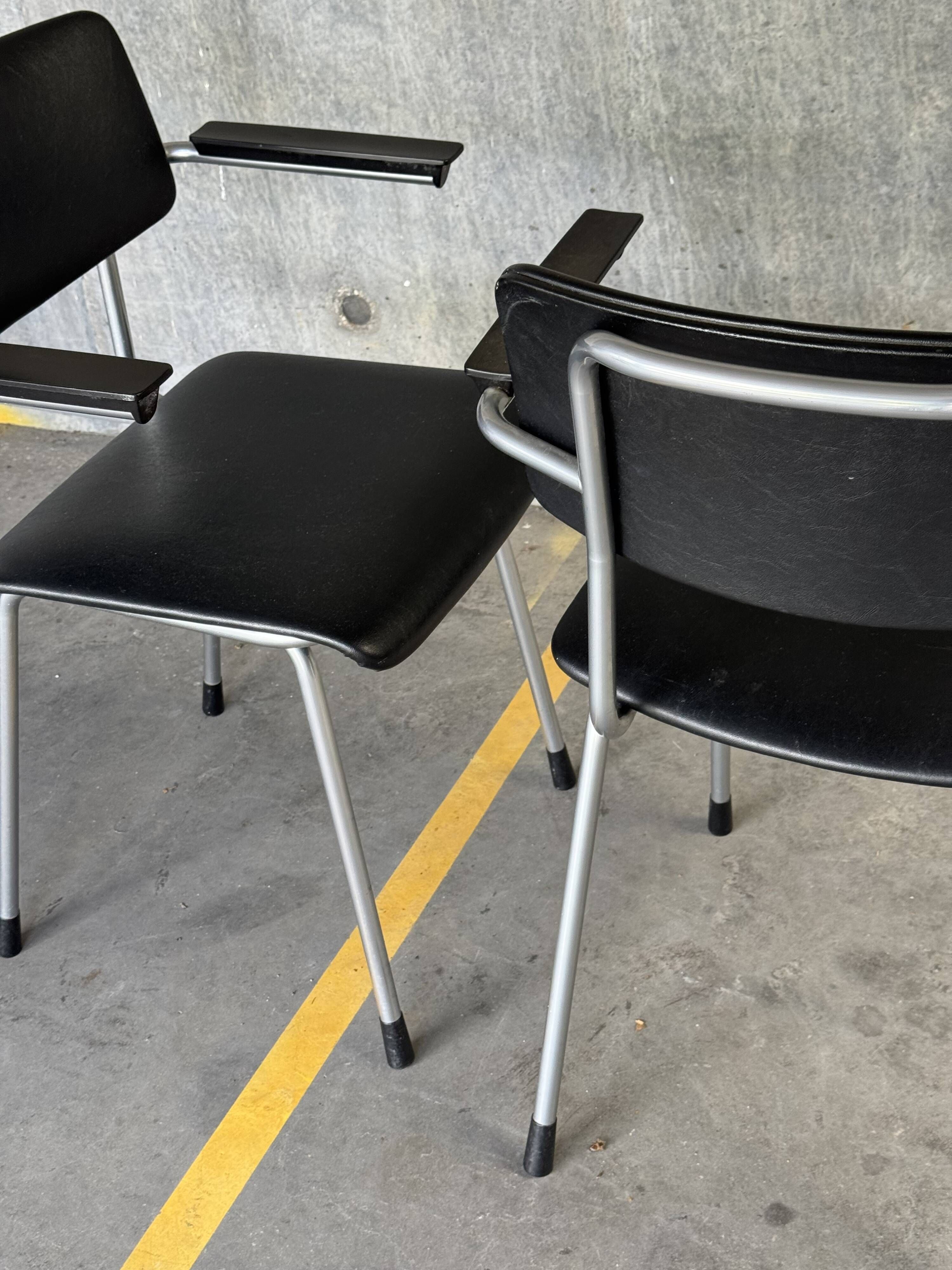 Paire de chaises de salle à manger Gispen