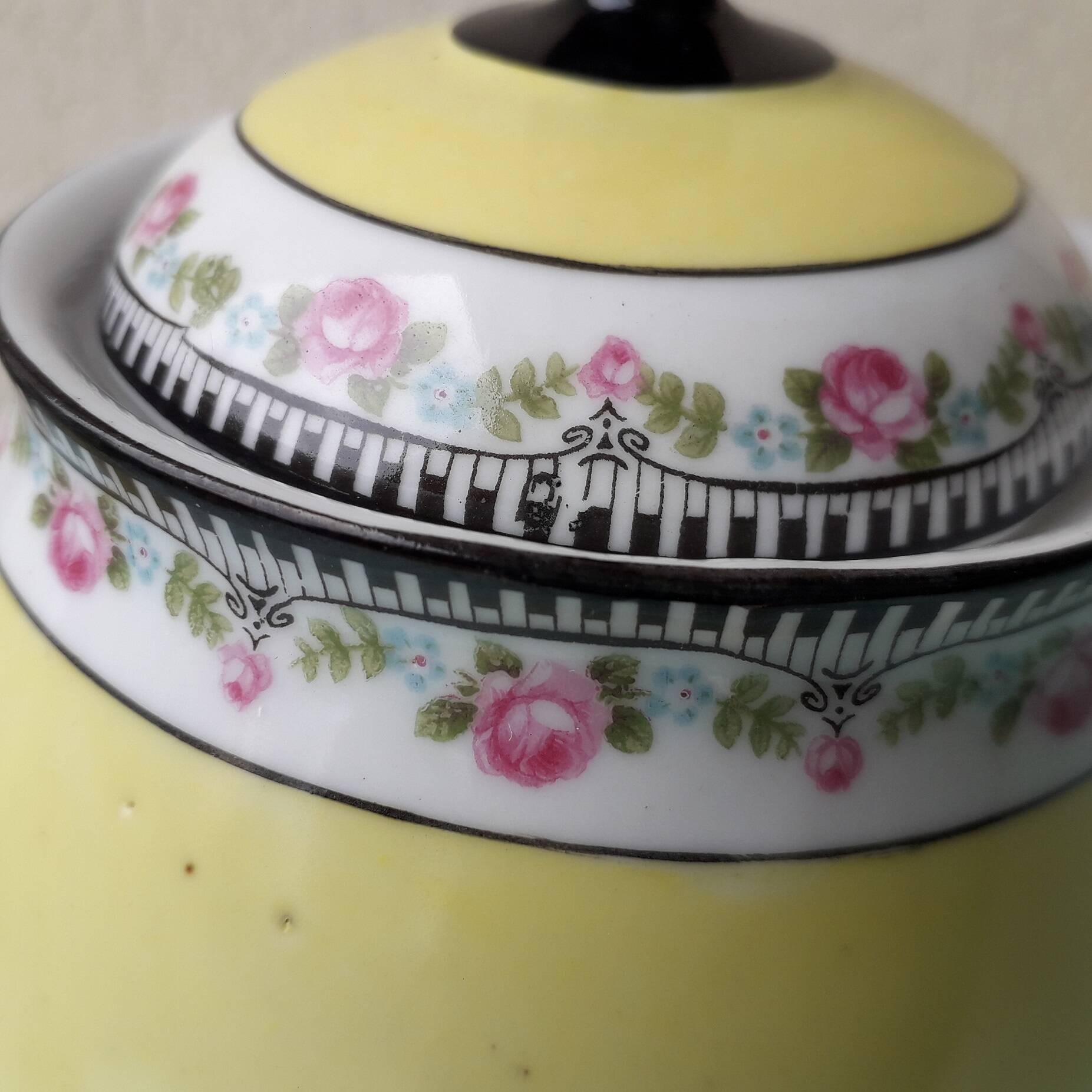 Sugar bowl and milk jug in porcelain