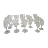 Set of 16 wine glasses