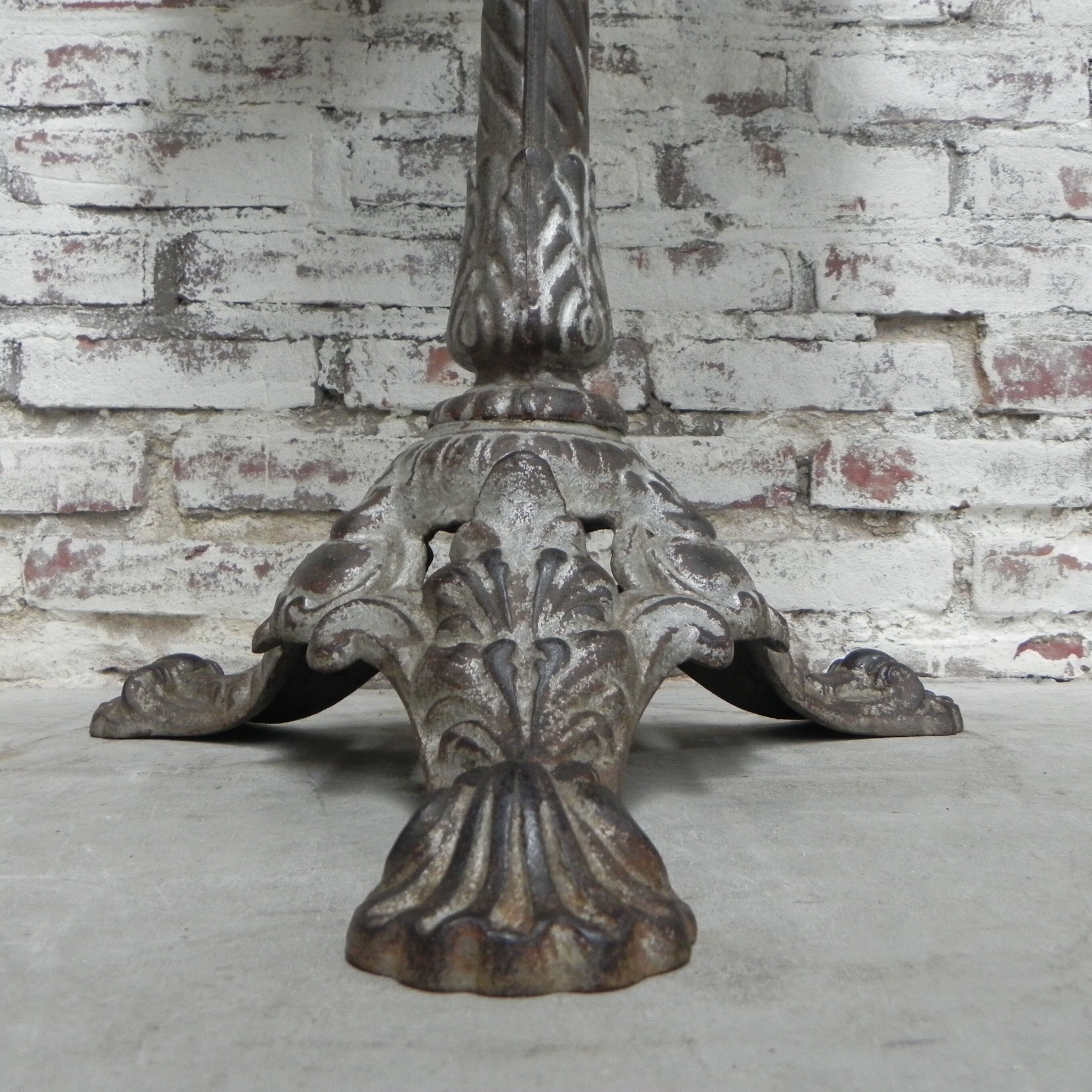 Bistro table with cast iron leg