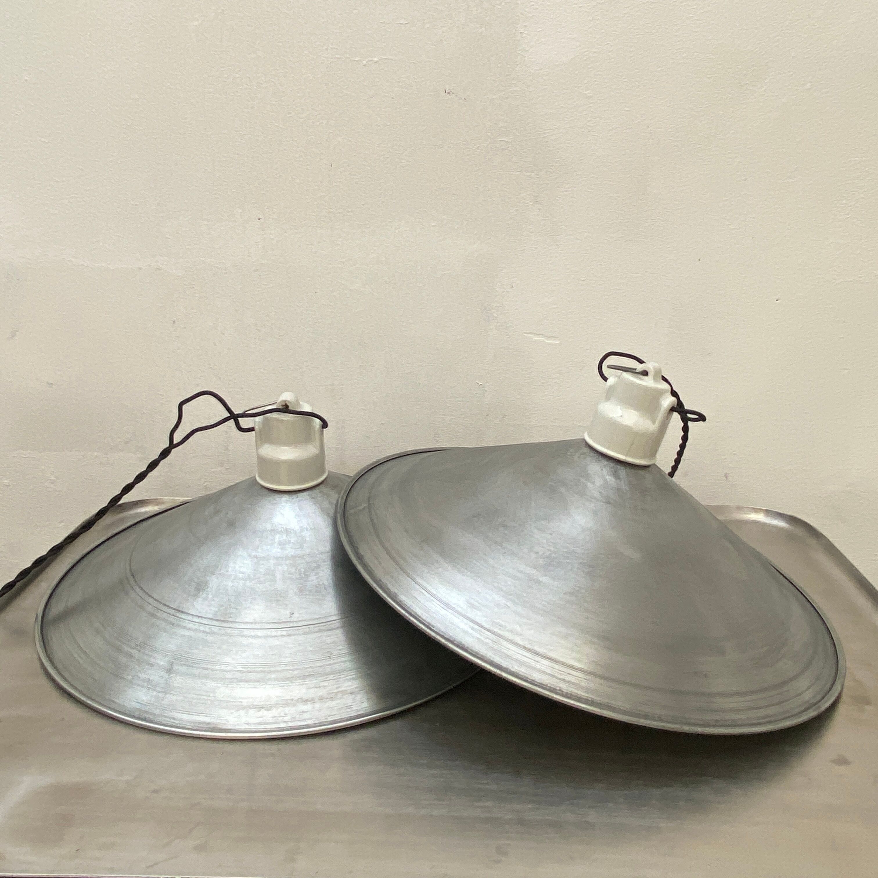 Lot 2 industrial suspensions in acier 36 cm