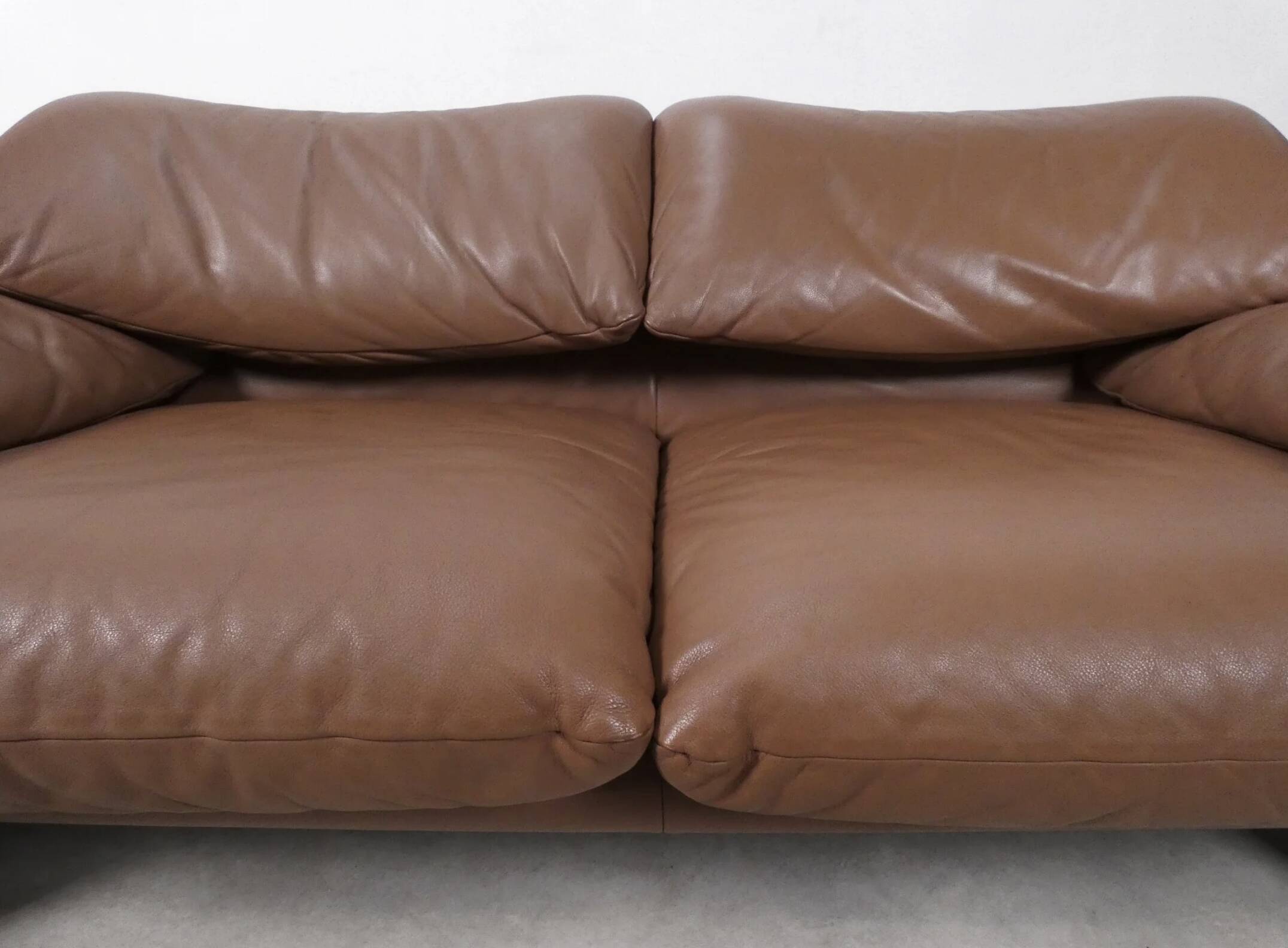 Set of Cassina Maralunga 2 seaters in mocca leather