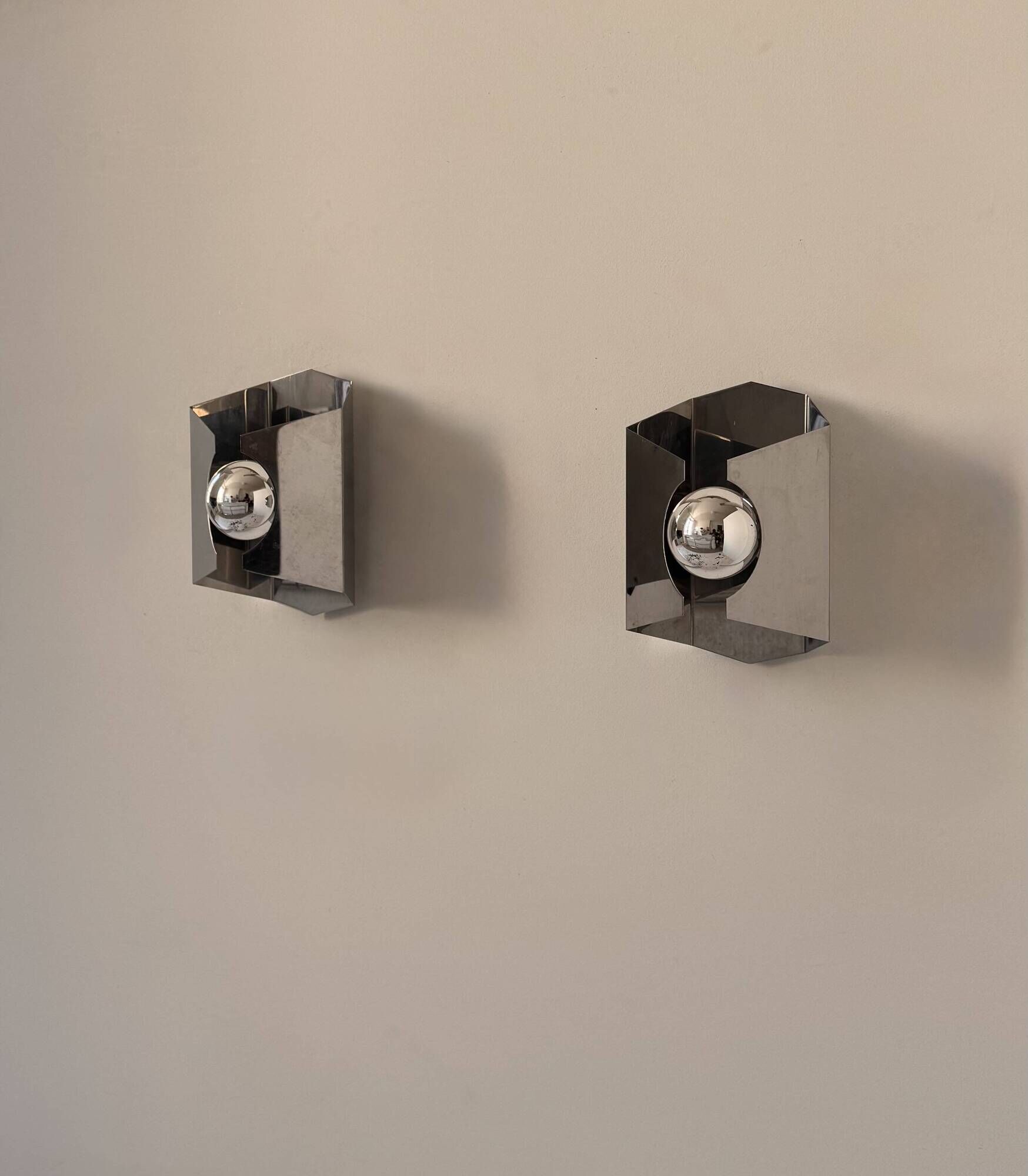 Pair of vintage geometric wall lights in chrome metal, France 1970.