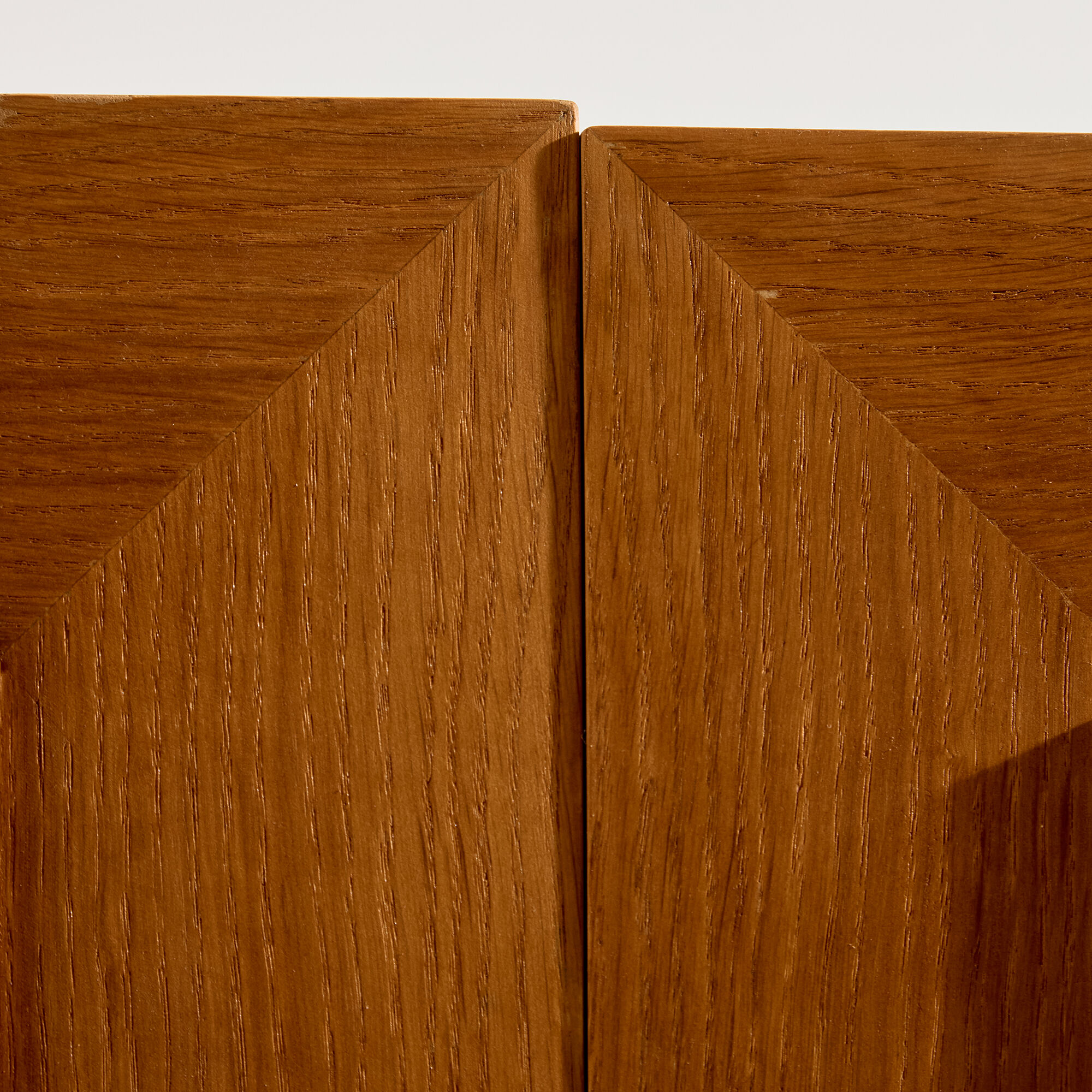 Enfilade Mózer by the Hungarian Applied Arts Society