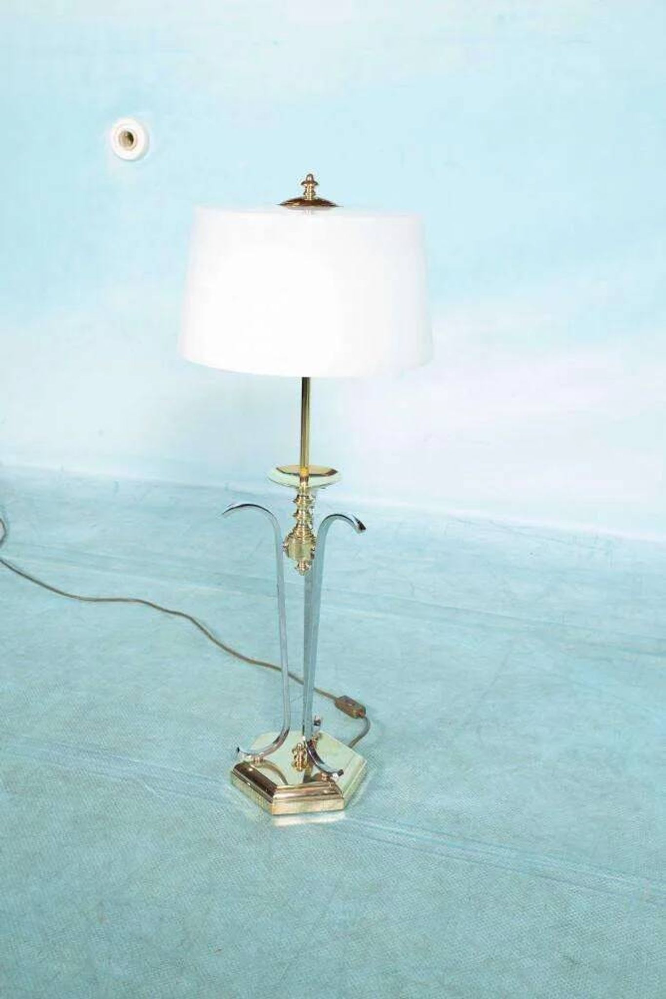 Vintage brass table lamp in Hollywood Regency style from the 50s/60s.