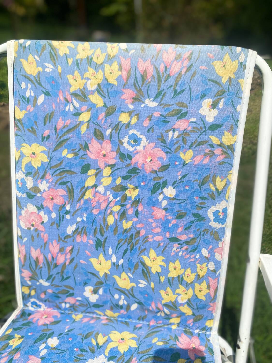 Flowery garden armchair