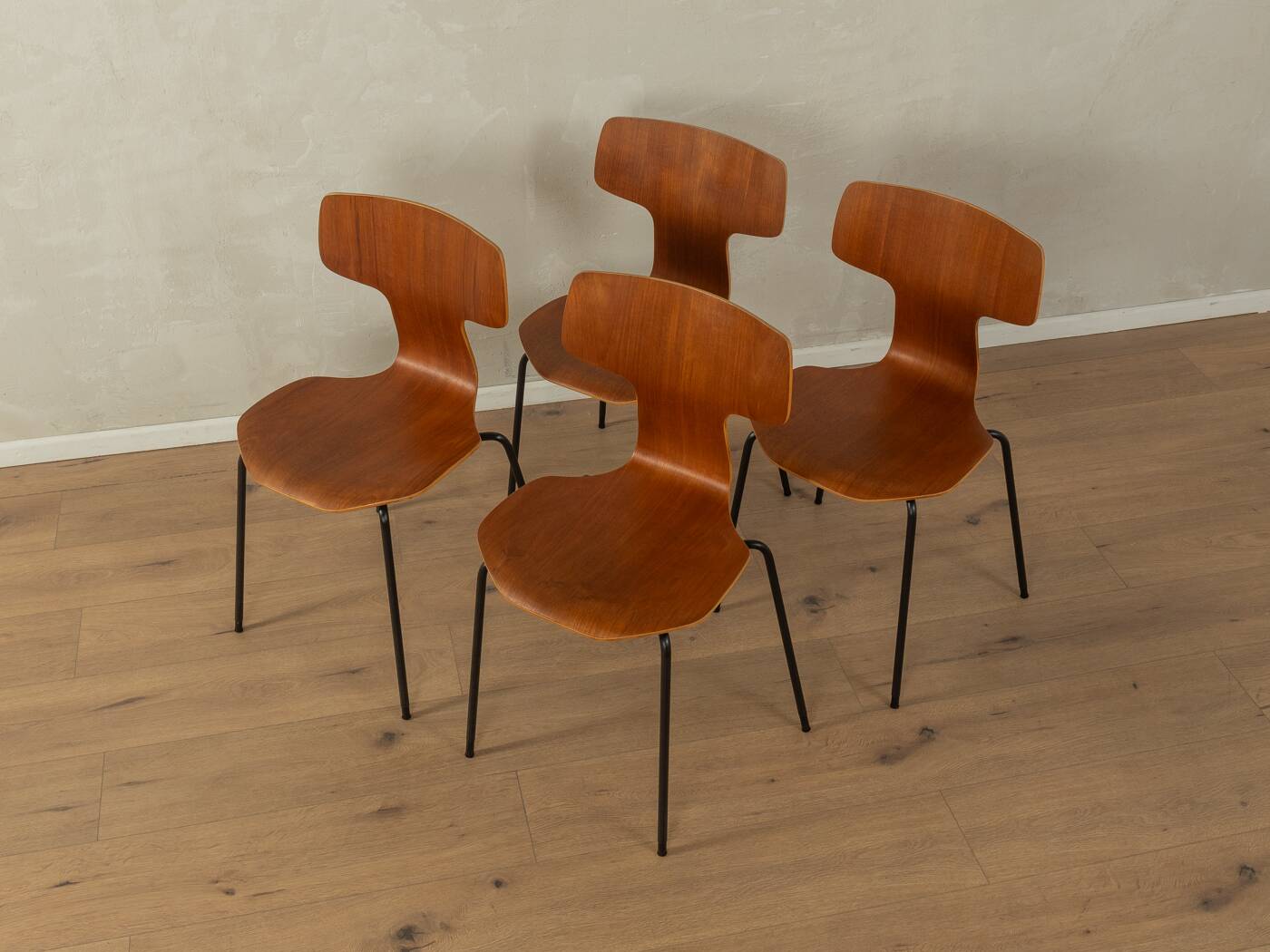 3103 Hammer chairs, Arne Jacobsen