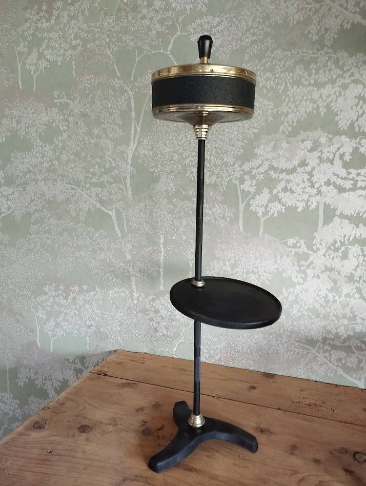 Vintage push-button ashtray from the 70s – Black and brass – With shelf