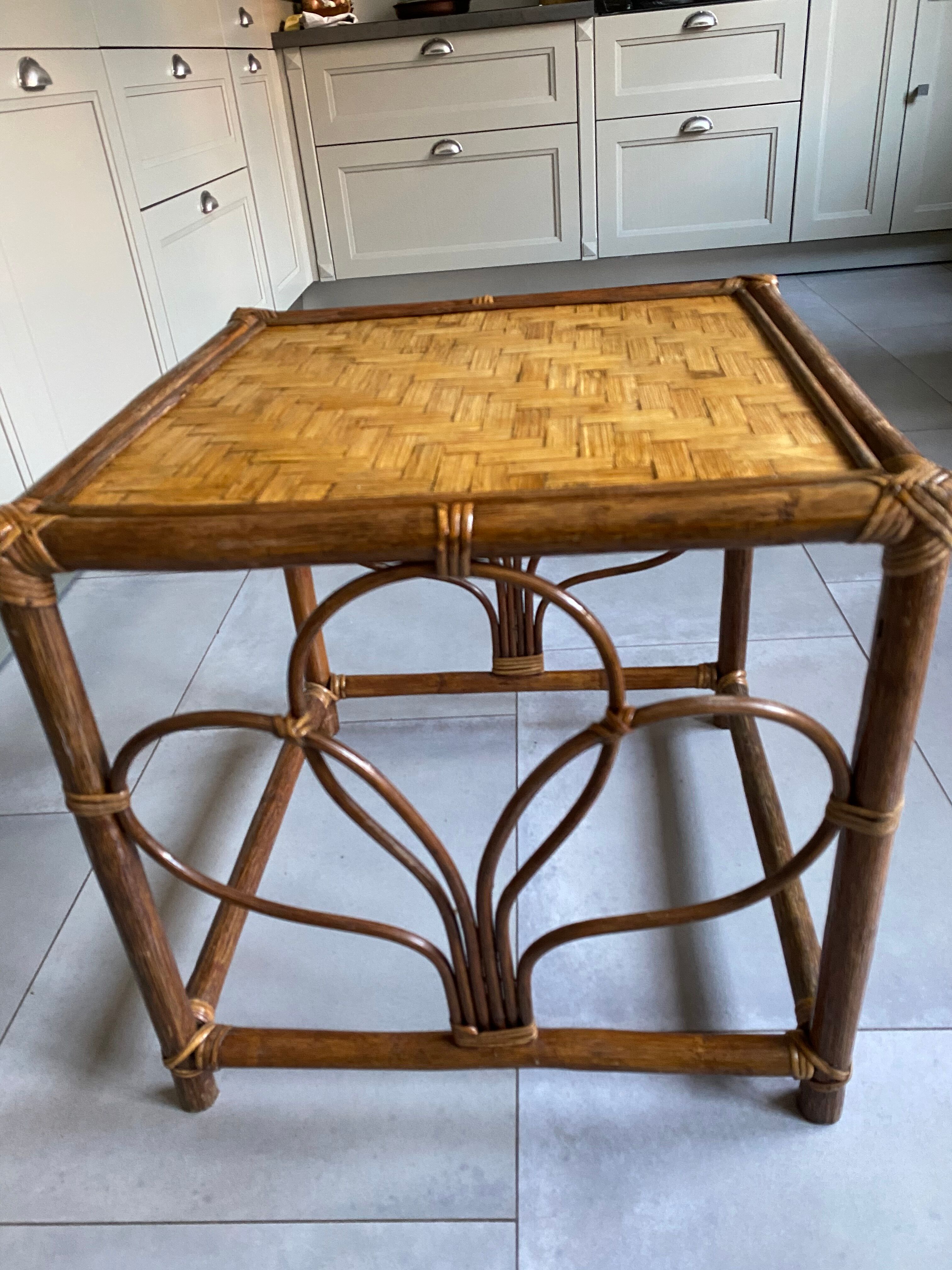 Table basse en rotin