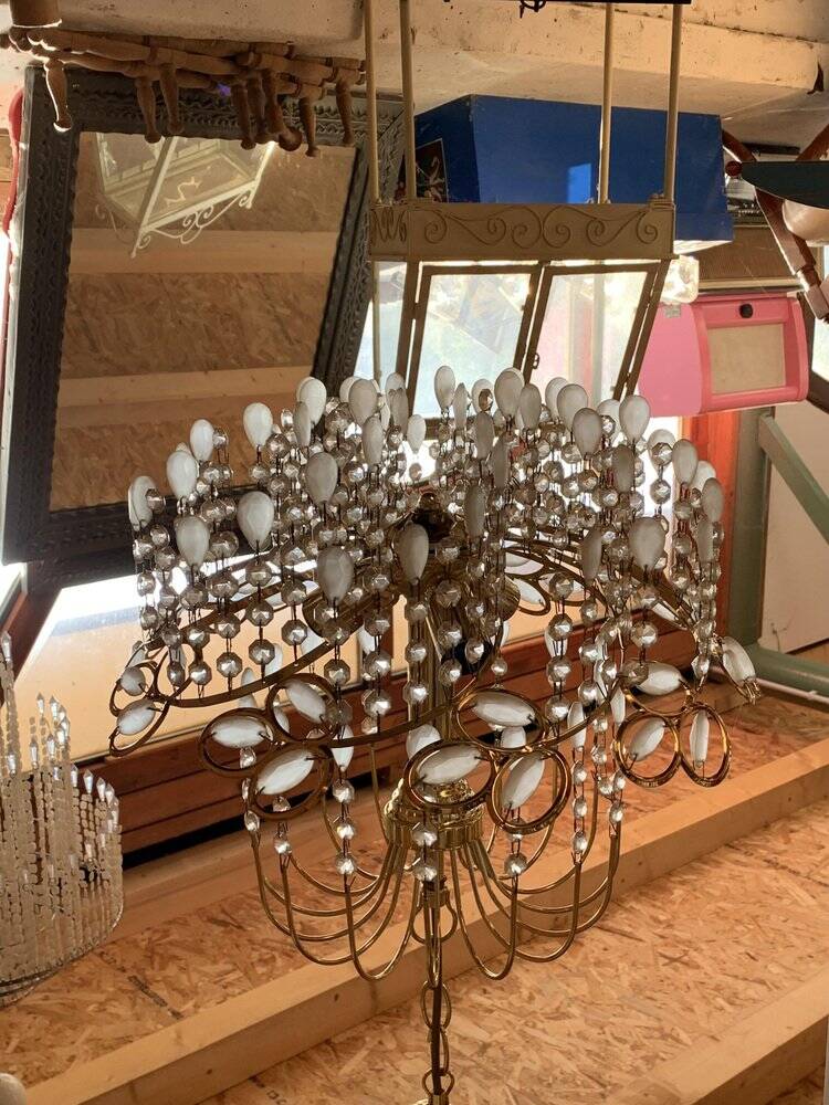 Mid-century chandelier and 2 wall sconces in gilded brass and clear glass, 1960s.