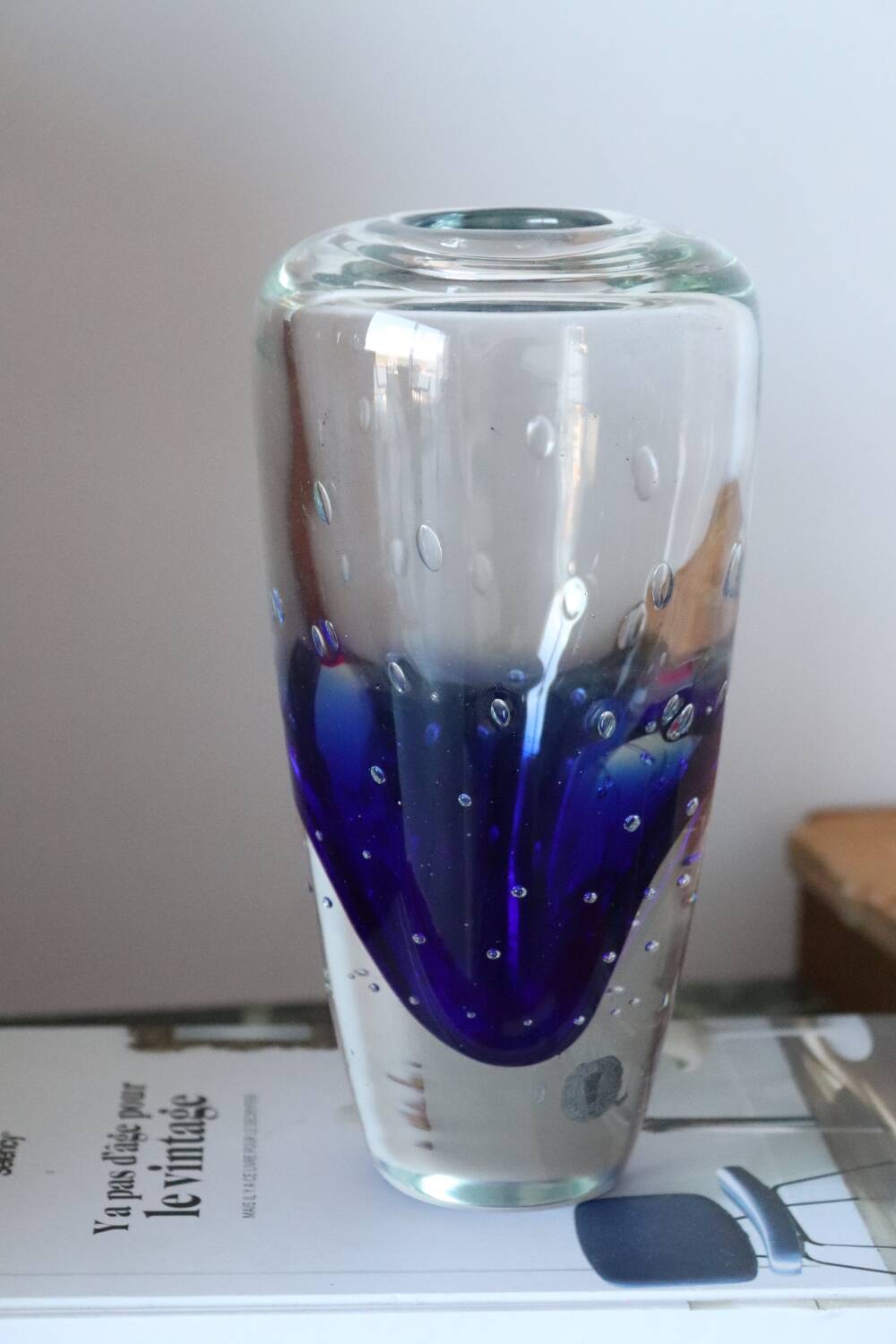 Murano vase in blue and white bubble glass