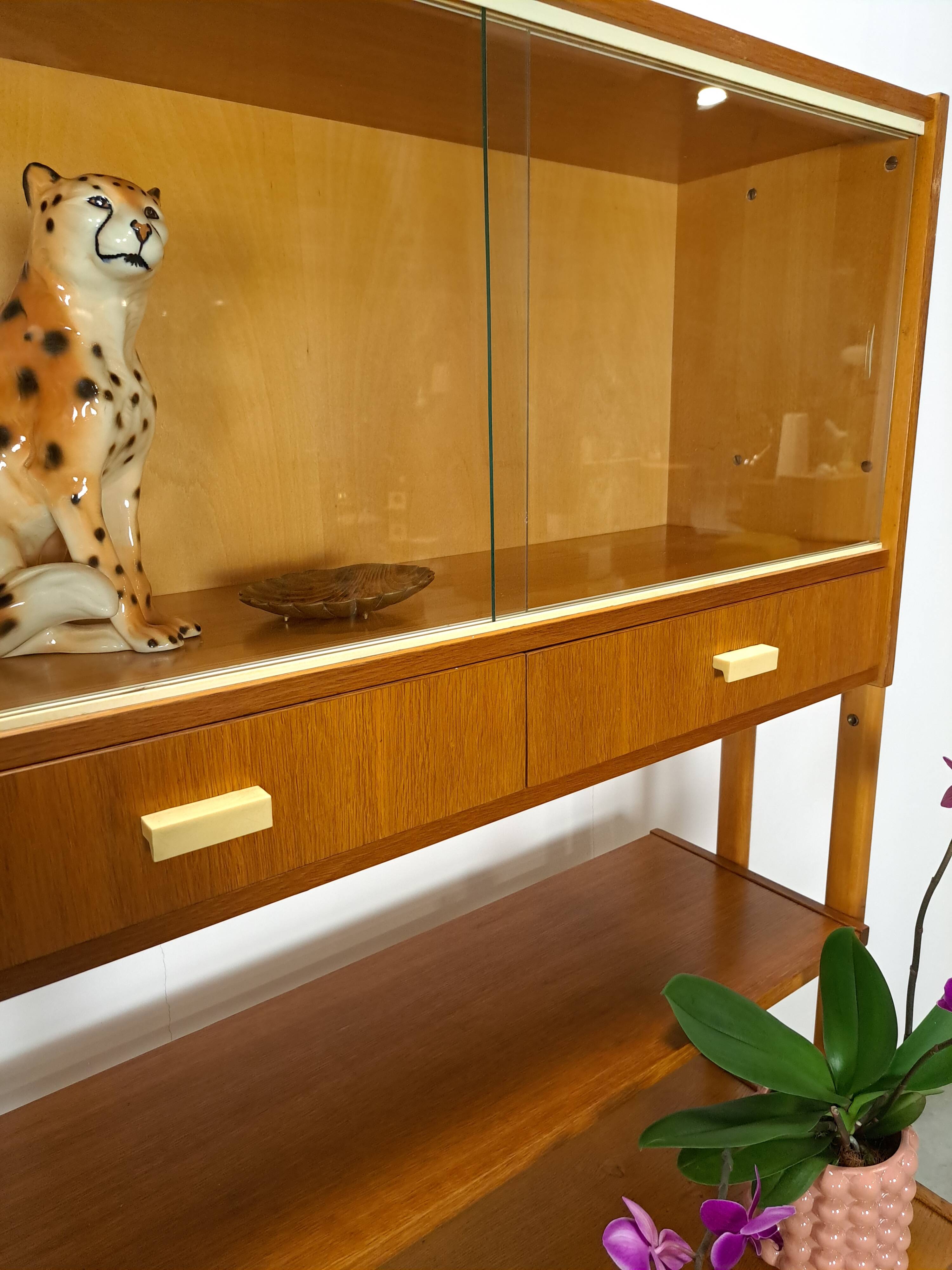 Design Frantisek Jirak vitrinekast met lades