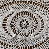 1 napperon au crochet, ovale, vintage ancien