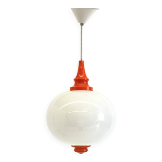 Lampe suspendue Space Age avec boule en verre laiteux et accents orange