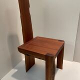 Chaise en bois massif