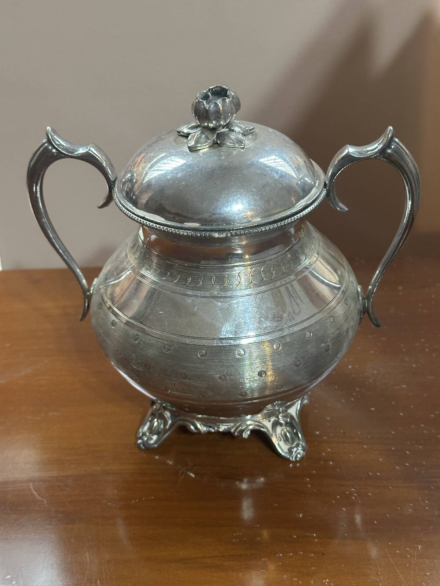 Silver-plated metal sugar bowl from the Art Nouveau period.